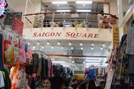 TPHCM: Thu giữ nhiều hàng giả tại trung tâm thương mại Sài Gòn Square