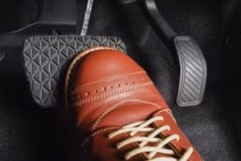 Kinh nghiệm lùi xe chính xác và an toàn cho lái mới