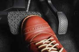 Kinh nghiệm lùi xe chính xác và an toàn cho lái mới