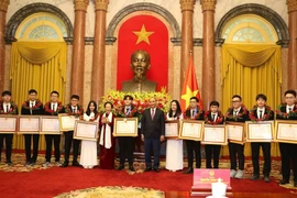 Chủ tịch Nước trao Huân chương lao động cho học sinh đoạt giải quốc tế