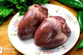 Tim lợn hấp gốc chuối điều trị tim đập nhanh