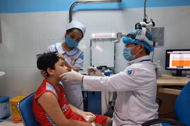 Chảy máu mũi tái phát nhiều lần: Coi chừng u xơ vòm mũi họng