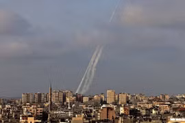 Video: Lực lượng thánh chiến Palestine phóng tên lửa vào Israel, Tel Aviv không kích Dải Gaza