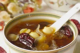 Long nhãn hầm chữa cơ thể suy nhược 