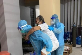 Tổng đài đặc biệt: Bệnh nhân mạn tính không bị bỏ rơi