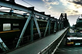 Cầu Long Biên quá yếu, đề xuất xây cầu đường sắt mới vượt sông Hồng