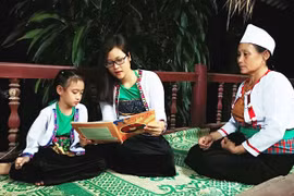 Nước mắt hạnh phúc của cô giáo Mường vào top 10 giáo viên xuất sắc toàn cầu