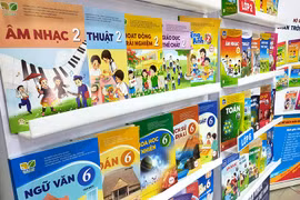 Thiếu minh bạch và nhất quán trong triển khai sách giáo khoa mới