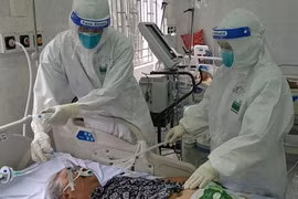 Đối với bệnh Covid-19, Ngân sách Nhà nước chi trả chi phí khám chữa bệnh. Bao gồm tiền khám bệnh, tiền giường, dịch vụ kỹ thuật, thuốc, máu, dịch truyền... theo hướng dẫn của Bộ Y tế và Bộ Tài chính.