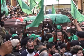 Các nhóm thánh chiến Palestine xung đột vũ trang trong một đám tang ở Lebanon