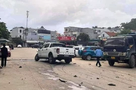 Hạ Long: Bán tải đâm hỏng liên hoàn hàng loạt ô tô đang dừng đỗ