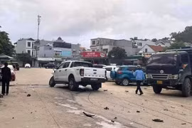 Hạ Long: Bán tải đâm hỏng liên hoàn hàng loạt ô tô đang dừng đỗ