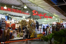 Bán Gucci, Dior giá vài trăm nghìn, shop đóng cửa né kiểm tra tại TP.HCM