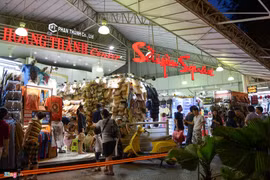 Bán Gucci, Dior giá vài trăm nghìn, shop đóng cửa né kiểm tra tại TP.HCM