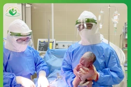 Cứu “thai suy” trong khu điều trị COVID-19 cho sản phụ Hà Nội