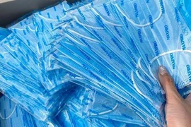 Đối phó với virus Corona: Mạnh thường quân chi hàng tỷ đồng nhập máy sản xuất 15-20 triệu khẩu trang phát miễn phí để bình ổn giá