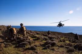 Video: Lính dù Mỹ và đặc nhiệm Hy Lạp diễn tập chung đổ bộ tấn công đường không