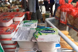 Nguy cơ ngộ độc khi mua sữa chua không lạnh