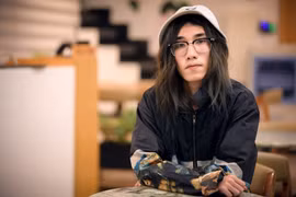 "Censored" của Chị Cả đang gây tranh cãi trên mạng xã hội. Bài rap bị chỉ trích vì ca từ, nội dung được cho là phản cảm, dung tục.