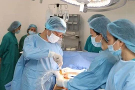 Truyền ối 4 lần cứu thai nhi bị cạn sạch nước ối ở tuần 18