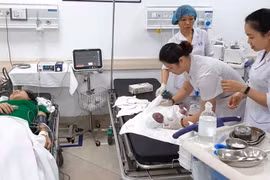 Cứu thai phụ và trẻ sơ sinh đẻ rơi trên taxi