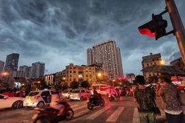 Hà Nội đón mưa 'vàng' sau đợt nóng kỷ lục