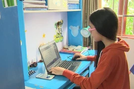 Các trường ngoài công lập cần thỏa thuận thu phí học online 