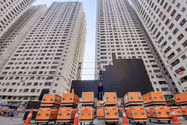 Tạm phong tỏa một tòa nhà tại khu HH Linh Đàm