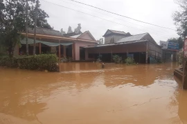 Quảng Bình: Nước lũ lên nhanh, 4 huyện bị chia cắt, ngập gần 35 nghìn ngôi nhà