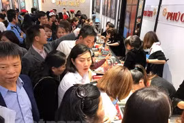 Đồng loạt tăng mạnh, giá vàng trong nước vượt 42 triệu đồng mỗi lượng