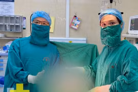 U xơ tử cung nặng 4,4kg chèn 2 niệu quản vì không đi khám