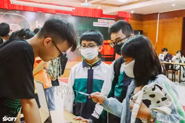 Hóa thân thành "nhà thám hiểm" tài ba trong hội chợ Pharos