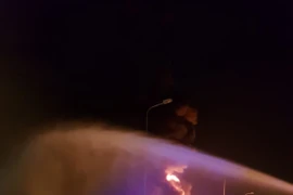 Houthi tấn công quy mô lớn bằng UAV vào lãnh thổ Ả rập Xê út 