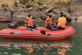 Thi thể nạn nhân cuối cùng vụ lật thuyền trên sông trôi xa 1km