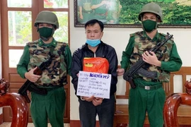 Dùng súng khống chế lái xe trong hầm Hải Vân thu giữ 3kg ma túy đá