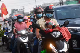 TP.HCM và Hà Nội đối mặt nguy cơ bùng dịch Covid-19 sau kỳ nghỉ lễ