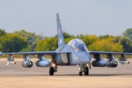 Myanmar: Máy bay Yak-130 chiến đấu dưới hỏa lực phòng không của quân nổi dậy