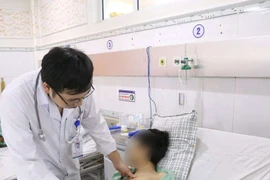 Cứu bệnh nhân đứt dây chằng đỉnh phổi vì đau tức ngực