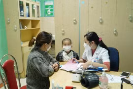 Mệt nhẹ sau COVID-19, bé 6 tuổi phải đặt ECMO vì viêm cơ tim cấp