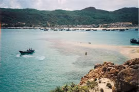 Biển miền Trung dần vơi cạn tài nguyên