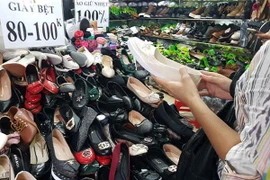 Cẩn thận nhiễm độc từ giầy dép giá sốc