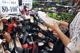 Cẩn thận nhiễm độc từ giầy dép giá sốc