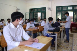 Thay 236 cán bộ coi thi vì tiếp xúc với bệnh nhân Covid-19