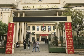 Hàng trăm học viên Học viện Múa kêu cứu