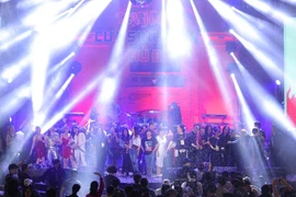 Bức Tường, Hoa Sữa... và hơn 100 nghệ sĩ đưa khán giả trở lại ký ức thập niên 90