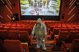 Hà Nội mở cửa rạp chiếu phim từ 10/2, cho phép chùa Hương đón du khách