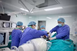 U màng não tủy dễ nhầm với thoát vị đĩa đệm