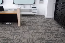 Xử lý thảm dán sàn có mùi