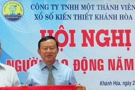 Giám đốc công ty xổ số ưu ái người nhà, liên tục nâng lương cho cháu