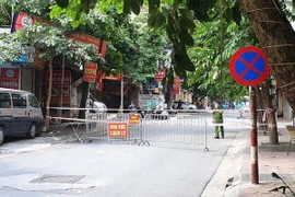 Hà Nội lập vùng cách ly y tế 492 hộ dân vì liên quan chùm ca bệnh 34 F0